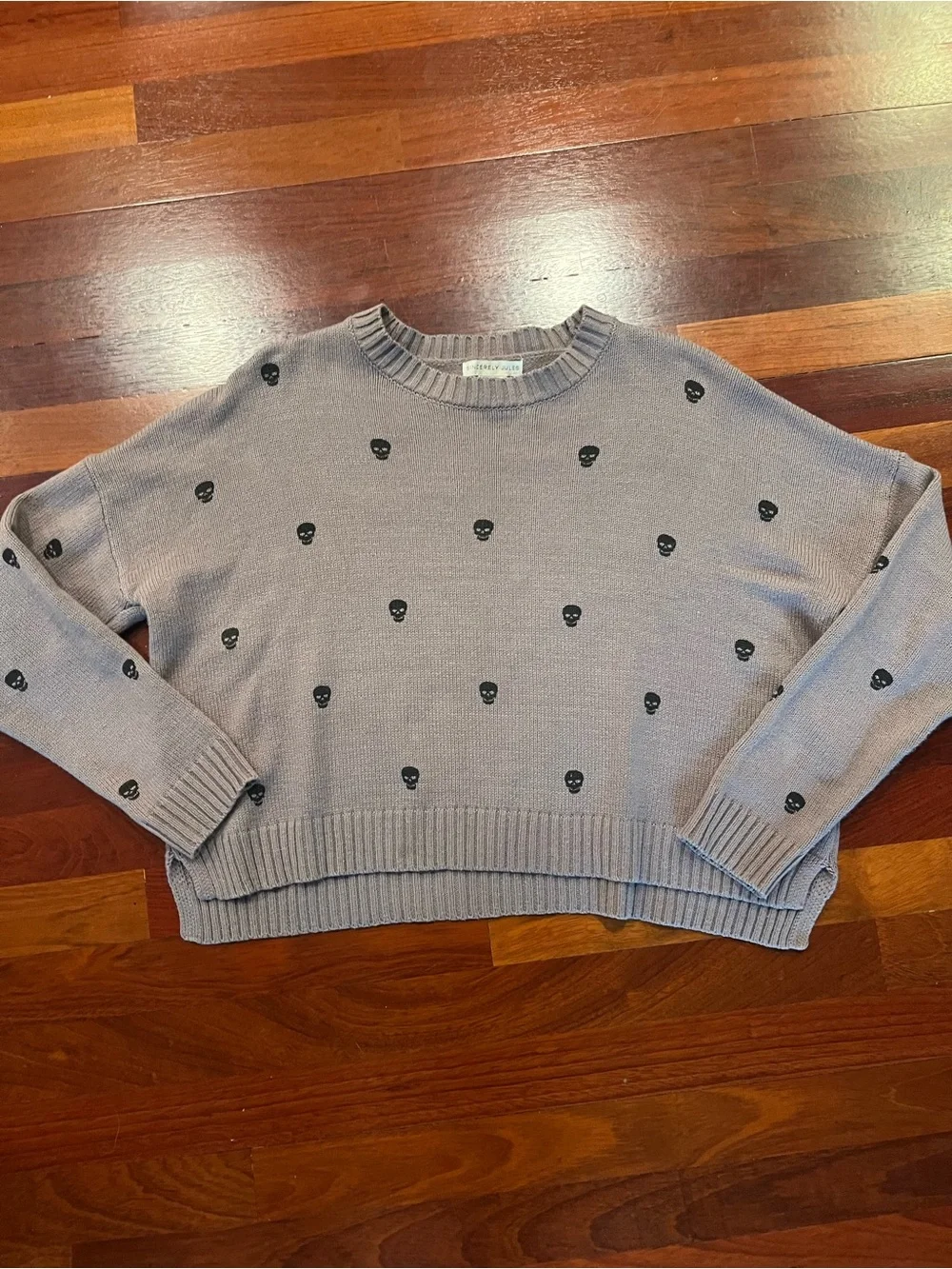 Sincerely Jules Lavender Gray Crewneck Sweater with Black Skull Motif Sz Small - Picture 3 of 6